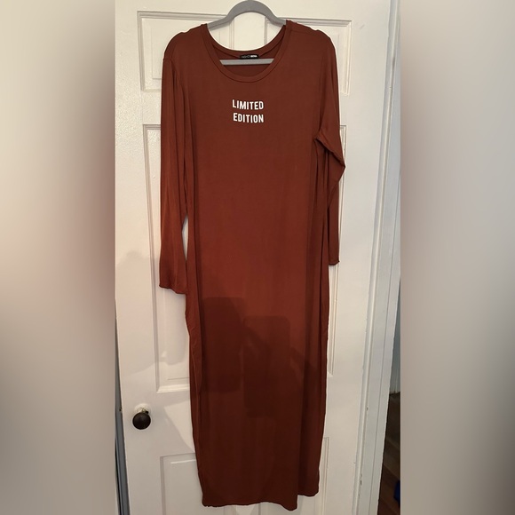 Fashion Nova “Limited Edition” Maxi - Picture 3 of 7